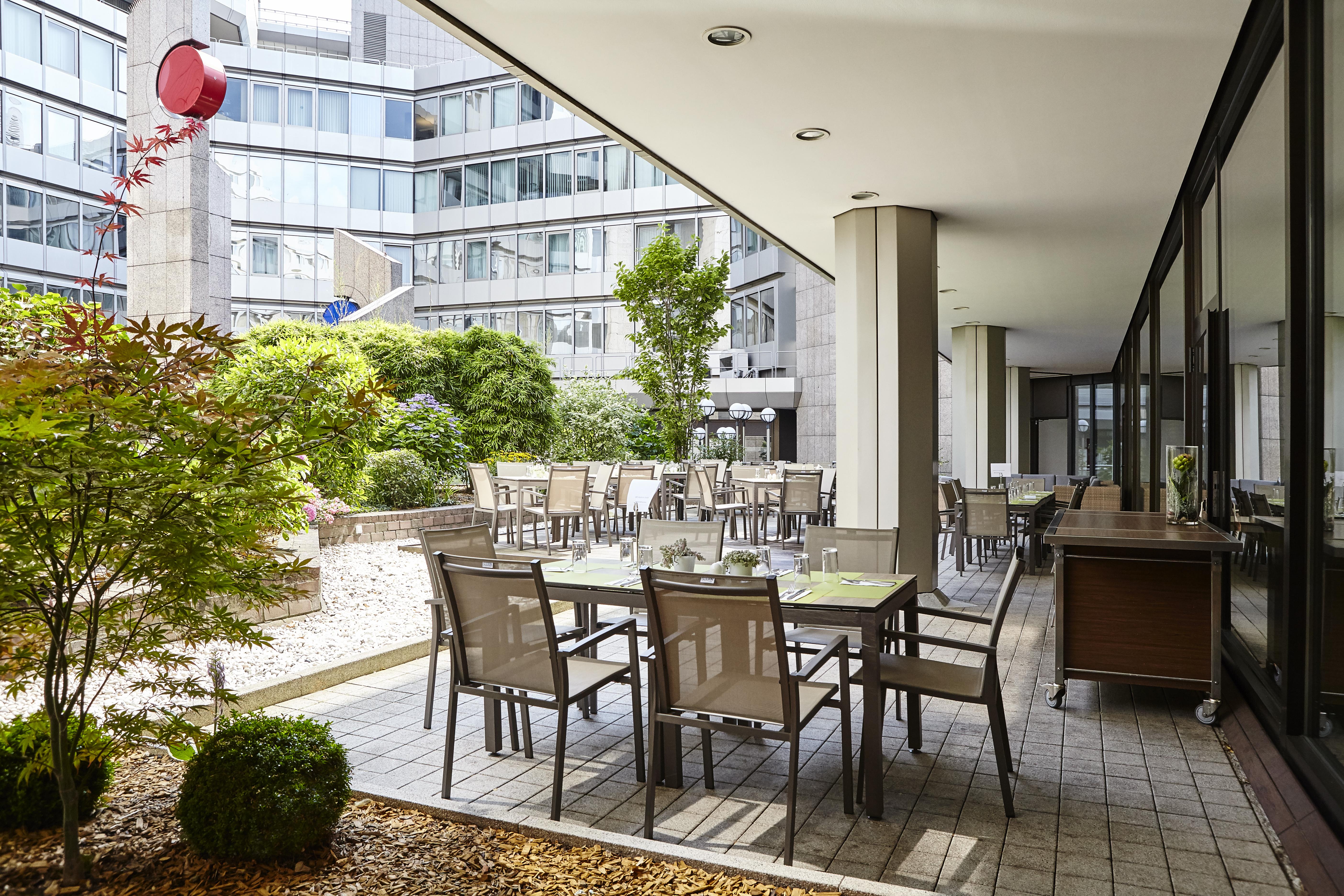 Clayton Hotel Duesseldorf City Centre — Photos 1